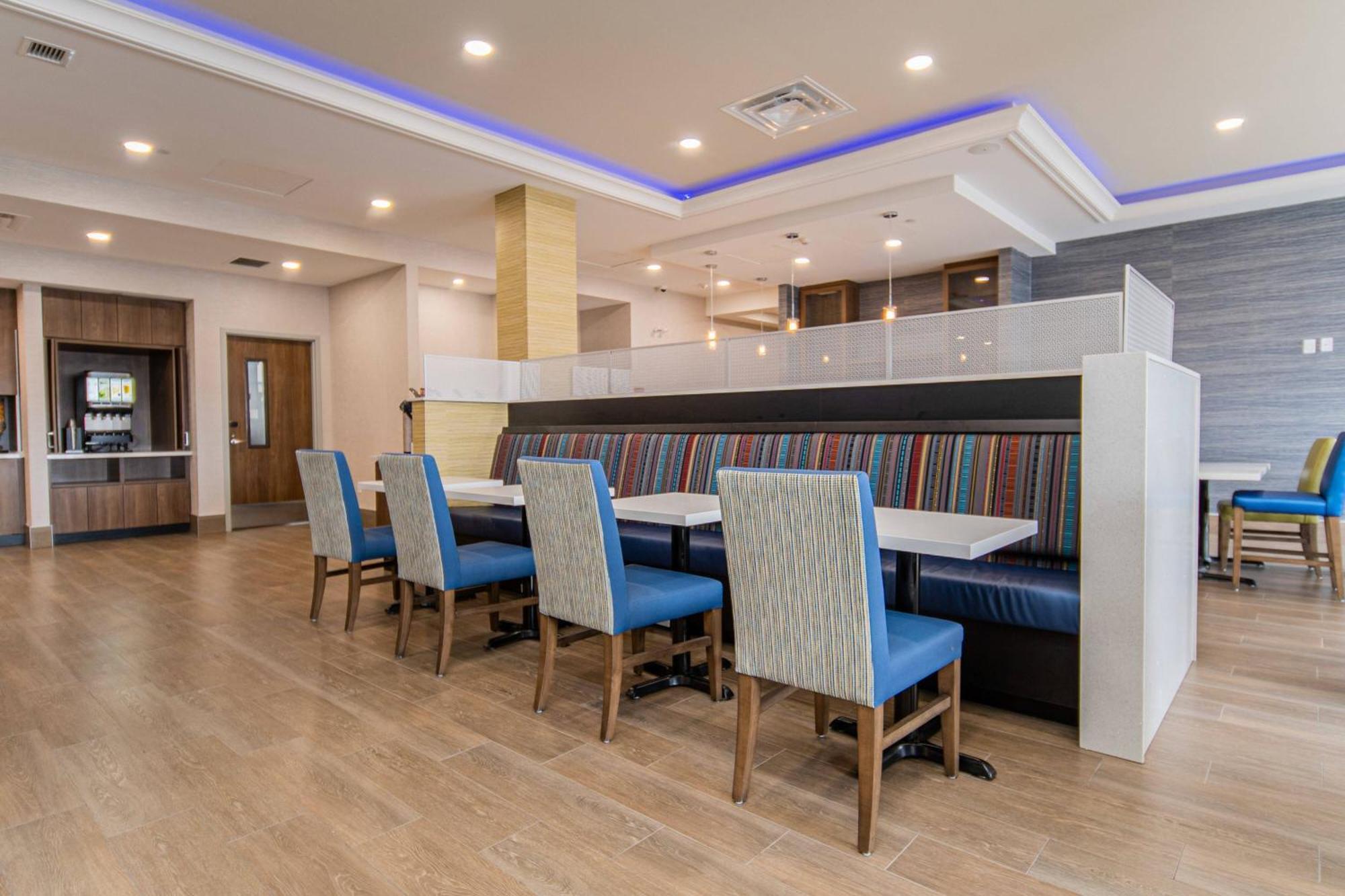 Towneplace Suites By Marriott Brantford And Conference Centre Екстериор снимка