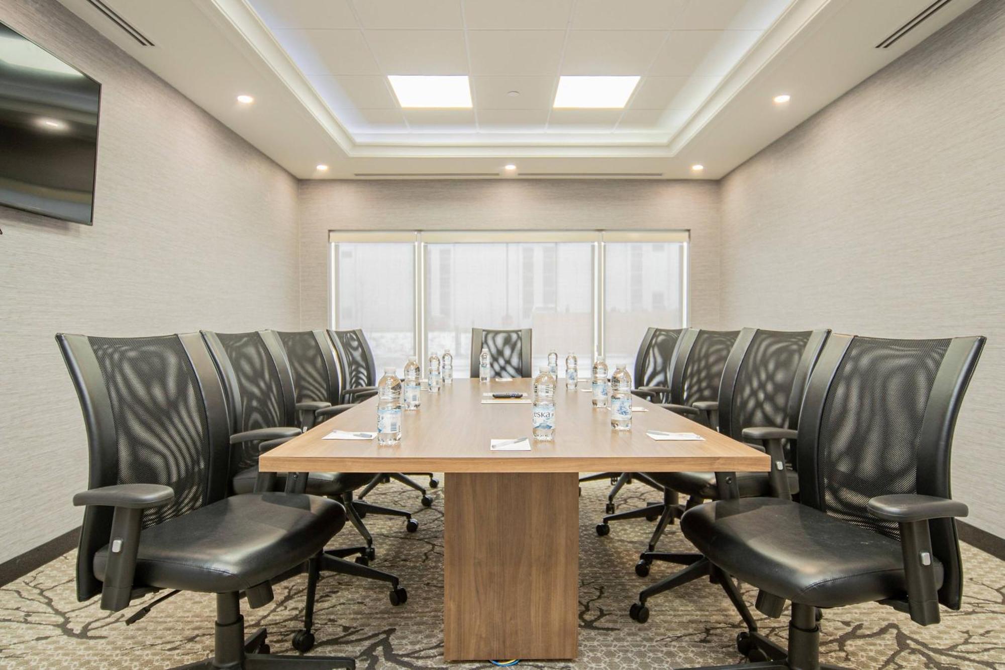 Towneplace Suites By Marriott Brantford And Conference Centre Екстериор снимка